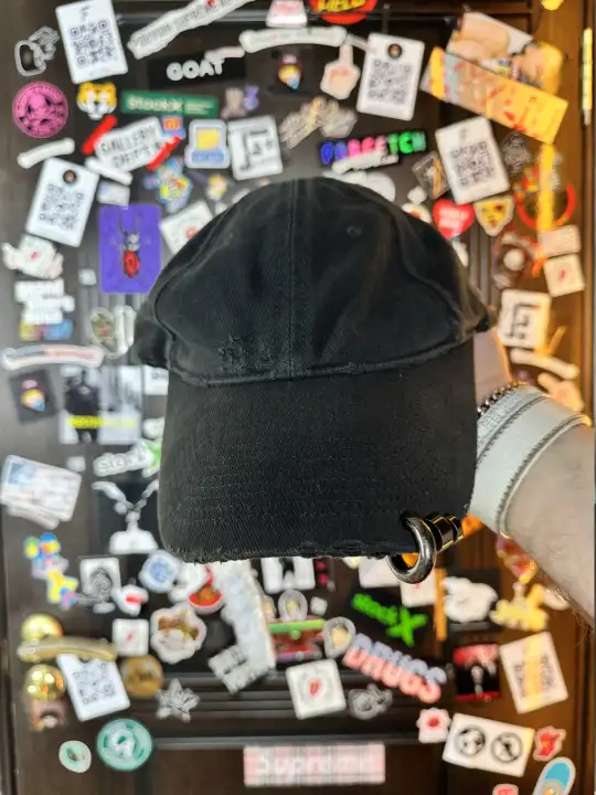 Balenciaga Balenciaga Piercing Cap M, detail view 2