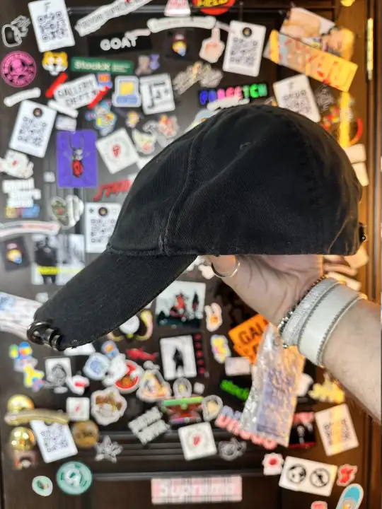 Balenciaga Balenciaga Piercing Cap M, detail view 3