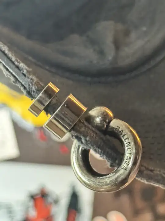 Balenciaga Balenciaga Piercing Cap M, detail view 9
