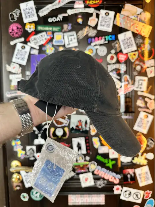 Balenciaga Balenciaga Piercing Cap M, detail view 5