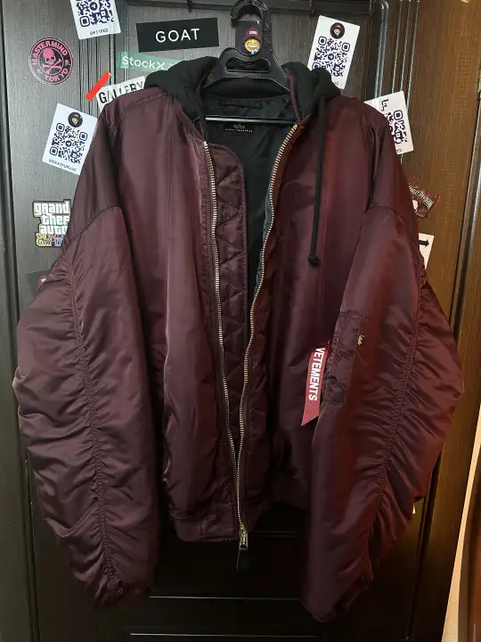 Vetements Burgundy Bomber Emoji XS, detail view 5