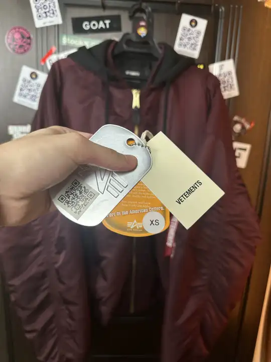 Vetements Burgundy Bomber Emoji XS, detail view 11