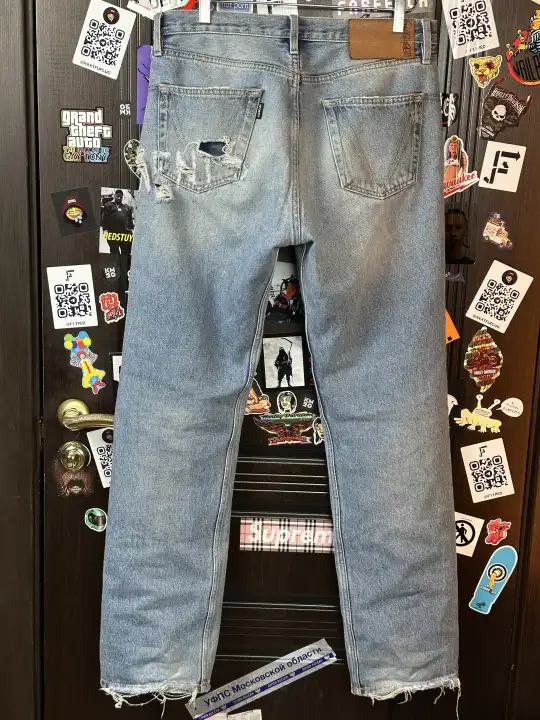 Vetements VETEMENTS FW19 Demna Anarchy Logo Distressed Blue Jeans, detail view 3
