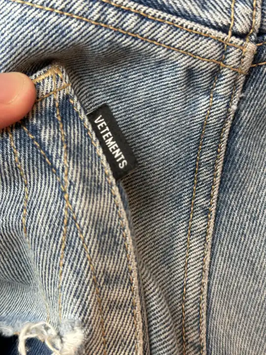 Vetements VETEMENTS FW19 Demna Anarchy Logo Distressed Blue Jeans, detail view 9
