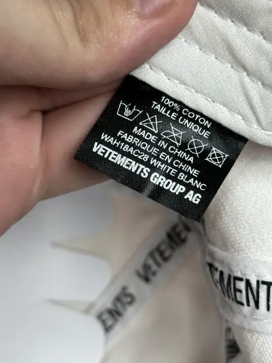 Vetements VETEMENTS NWT AW18 “Genetically Modified” Cap, detail view 13