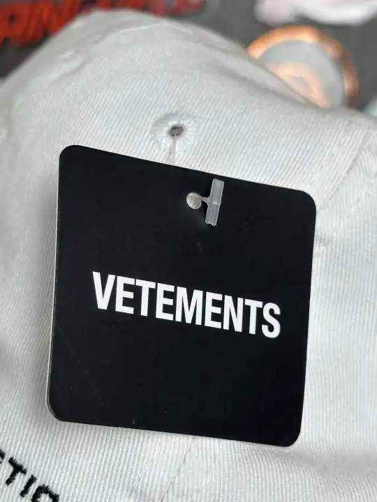 Vetements VETEMENTS NWT AW18 “Genetically Modified” Cap, detail view 15