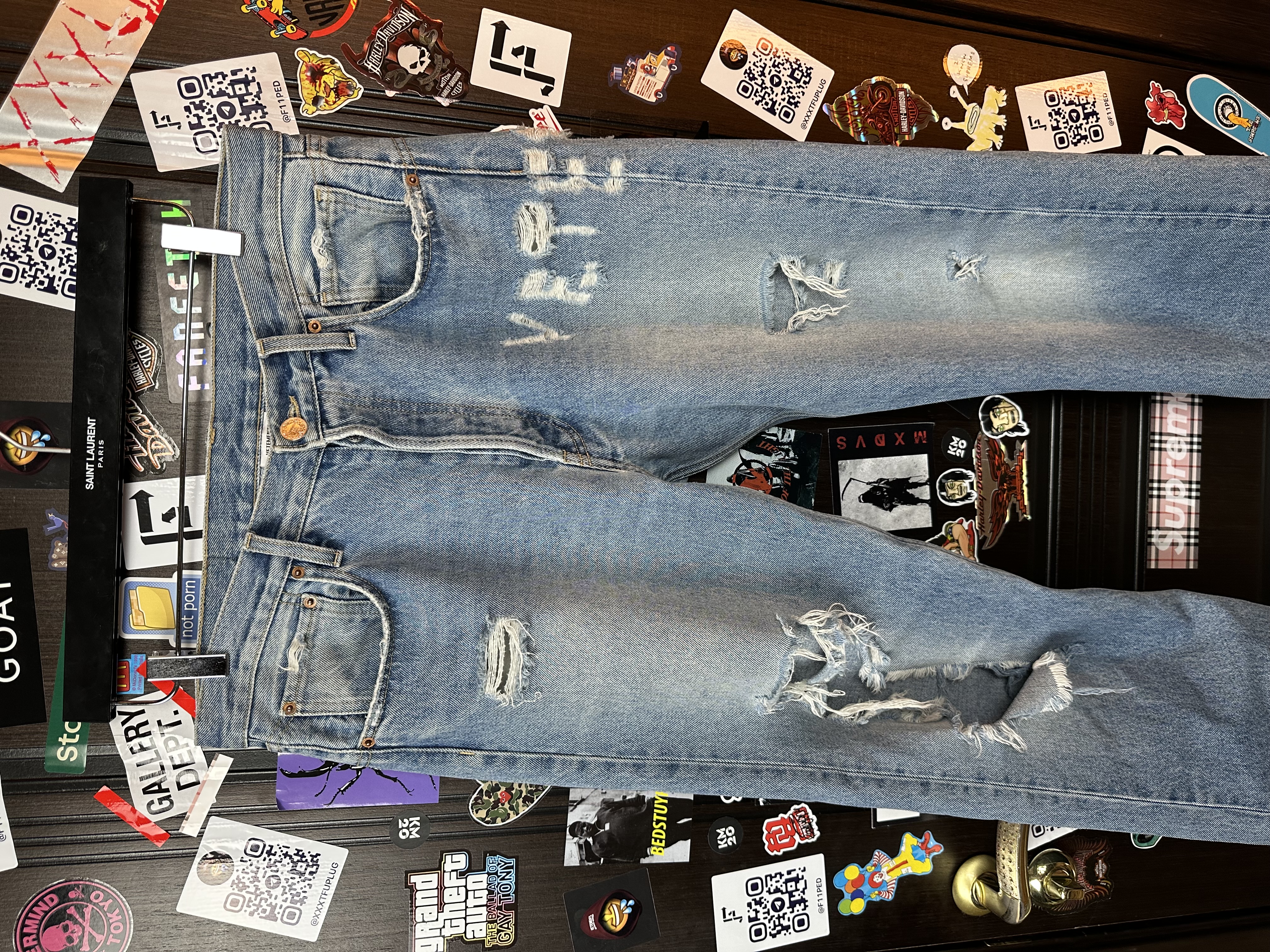 Vetements VETEMENTS FW19 Demna Anarchy Logo Distressed Blue Jeans
