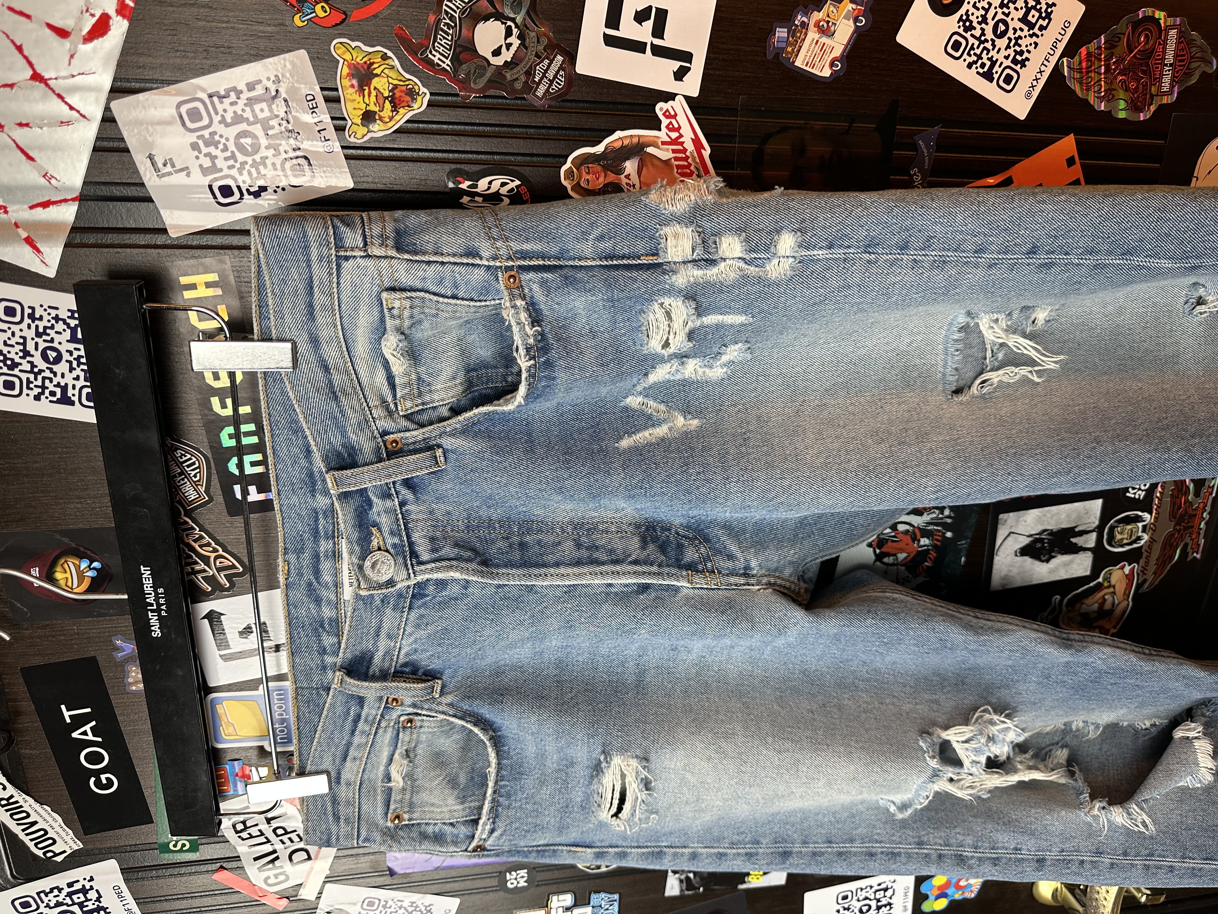 Vetements VETEMENTS FW19 Demna Anarchy Logo Distressed Blue Jeans