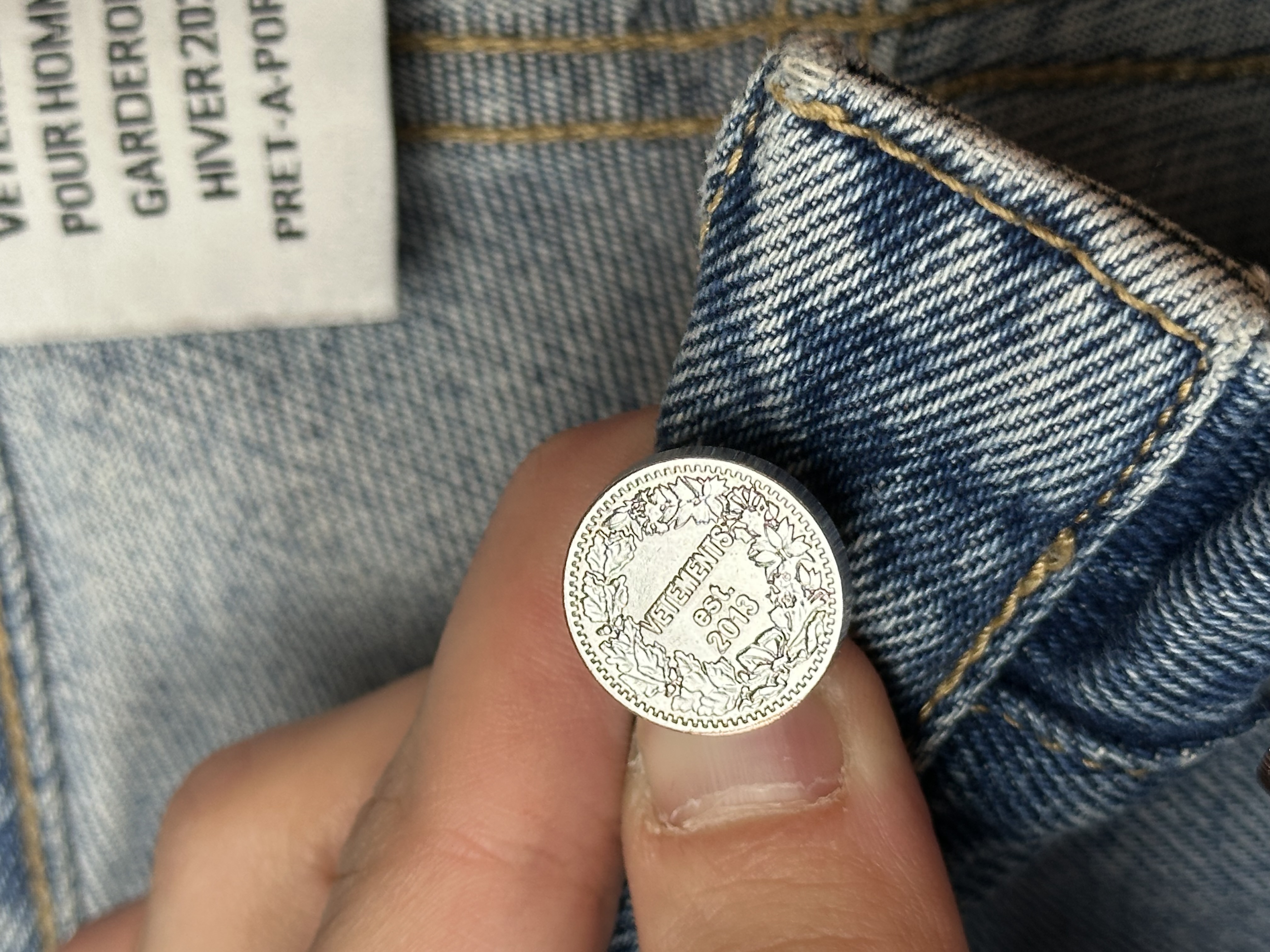 Vetements VETEMENTS FW19 Demna Anarchy Logo Distressed Blue Jeans